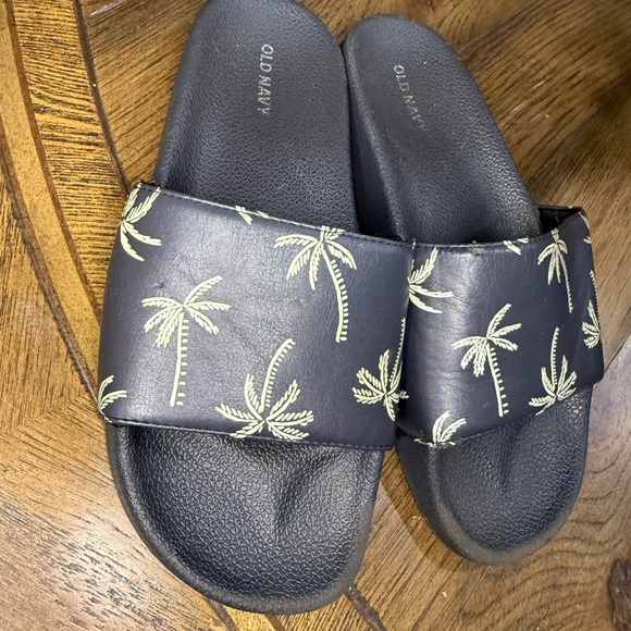 Old Navy Black Palm Tree Slides - Picture 2 of 4